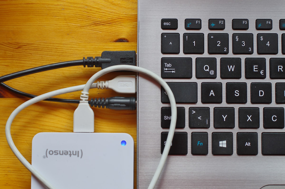 Ledger vs Trezor: เลือกกระเป๋า Hardware Wallet แบบไหนดี